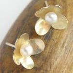 Solid Gold Flower Earrings With A Pearl - 14k..