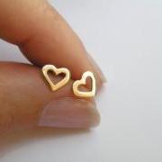 14k Gold Heart earrings - Solid Gold Studs - Small Heart Earrings